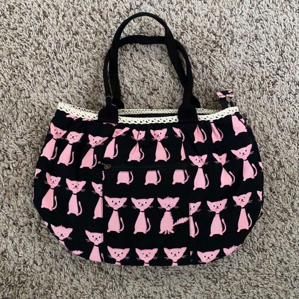 Cat bag with zip closure